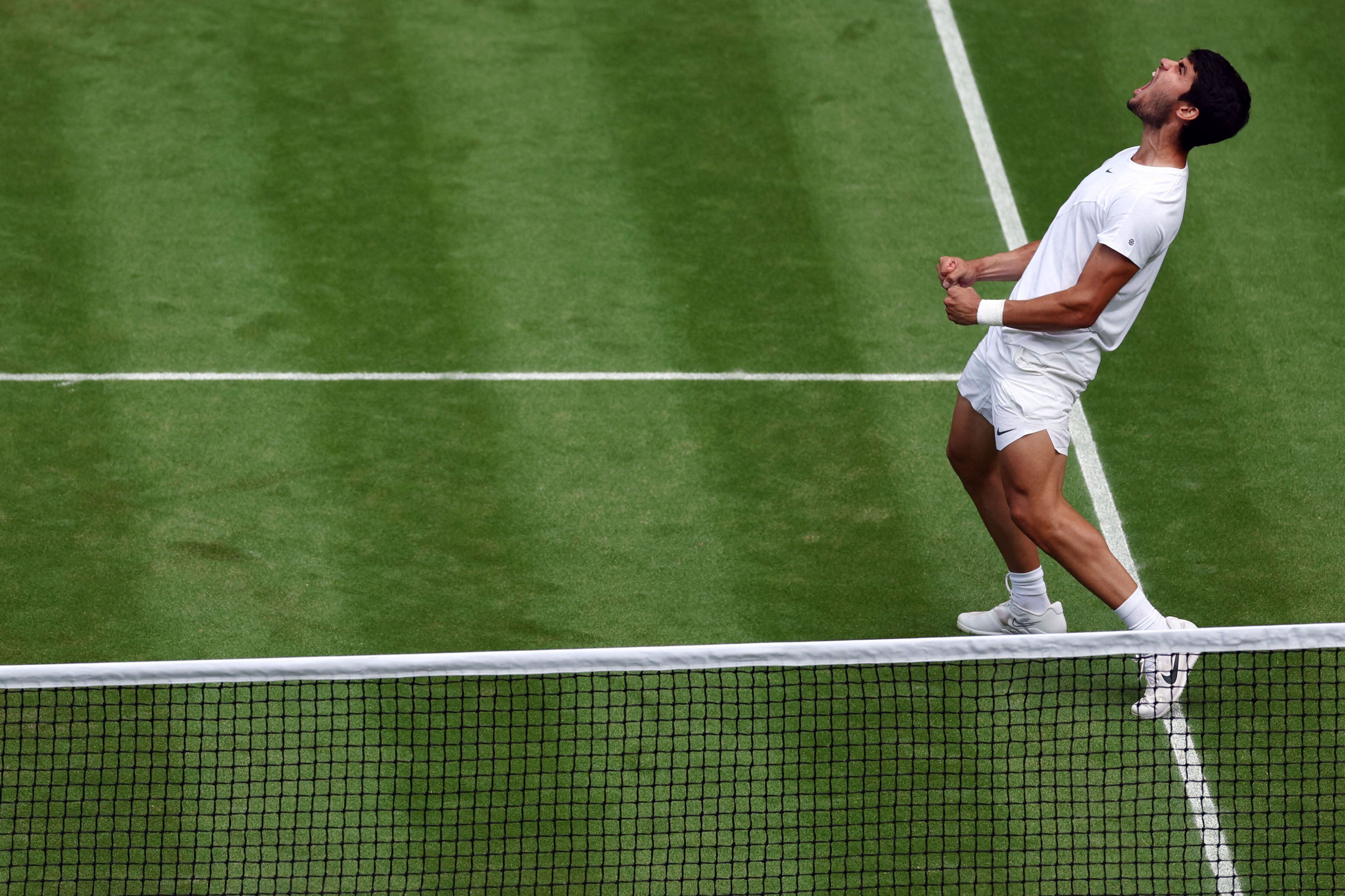 Djokovic bate Sinner, se garante na final e mira 8º título em Wimbledon