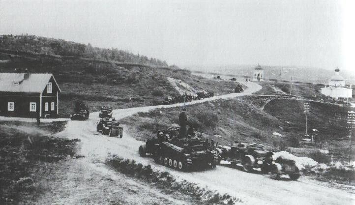 Un grupo del batallón Panzer-Abteilung 40 del ejército alemán durante la Segunda Guerra Mundial en Múrmansk, actual Rusia, en julio de 1941.