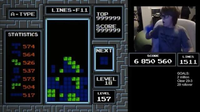 Captura de pantalla de Blue Scuti jugando Tetris.
