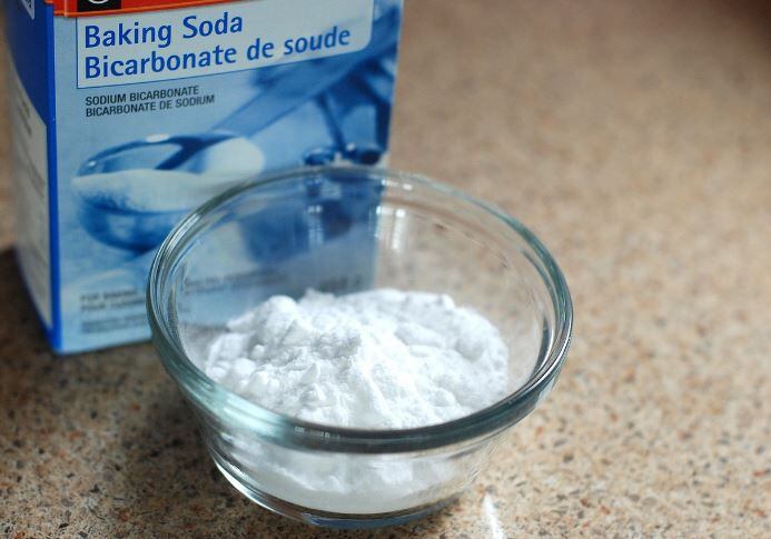 El bicarbonato de sodio con agua puede ser efectivo para blanquear los dientes amarillos. Foto: Pixabay/Nature Friend