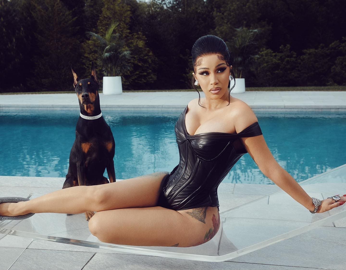 Cardi B está de regreso con la nueva canción ‘Hot Shit’, con la colaboración de Kanye West