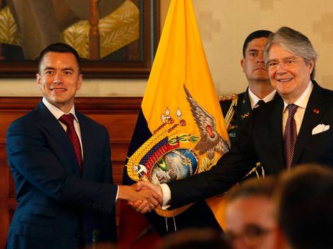 Guillermo Lasso felicita al presidente Daniel Noboa por la llegada de su tercer hijo