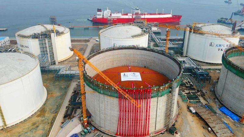 GETTY IMAGES La terminal china de Tianjin recibe gas natural licuado de Rusia.