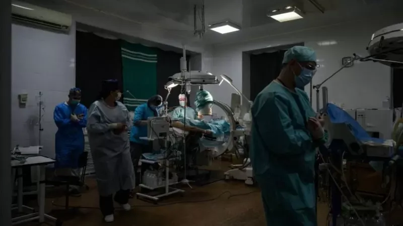 GETTY IMAGES En este momento es crucial en Ucrania contar con cirujanos capacitados para tratar heridos de guerra.