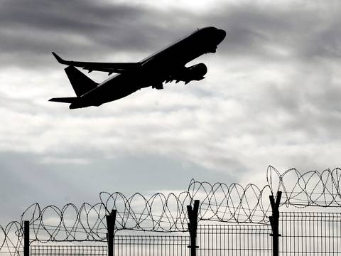 Cae en España una red de inmigración irregular que utilizaba vuelos hacia Sudamérica