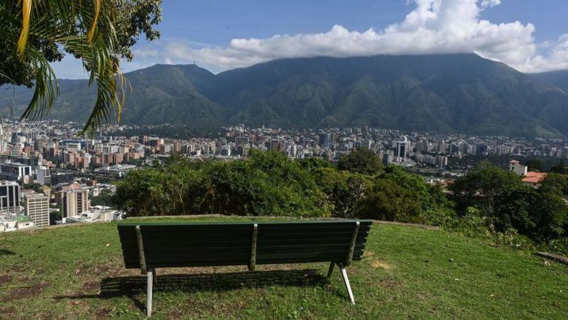 GETTY IMAGES

Vista desde la Villa Planchart a El Ávila, la imponente montaña en el norte de Caracas.