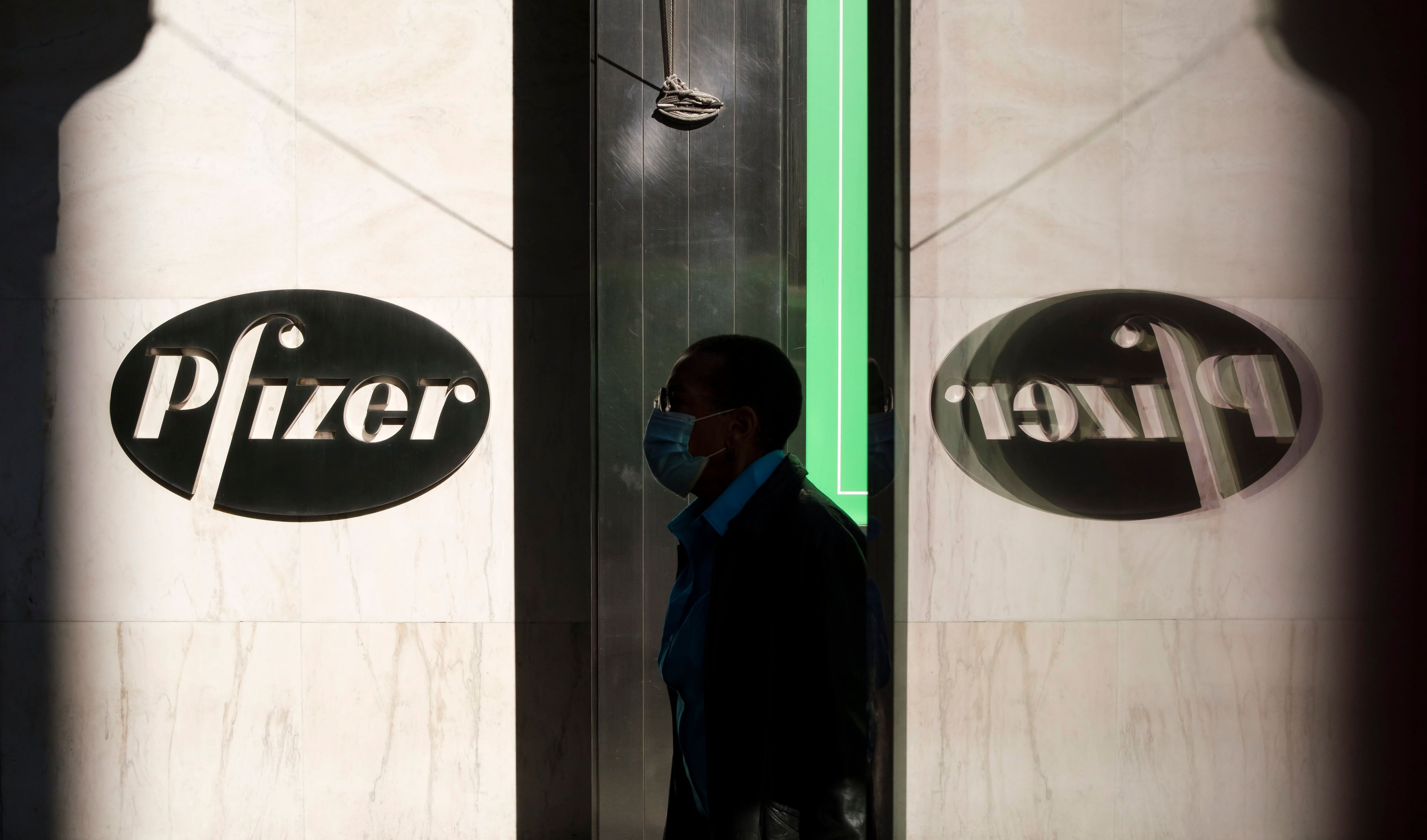 Una píldora de Pfizer reduce casi un 90 % el riesgo de muerte por COVID-19