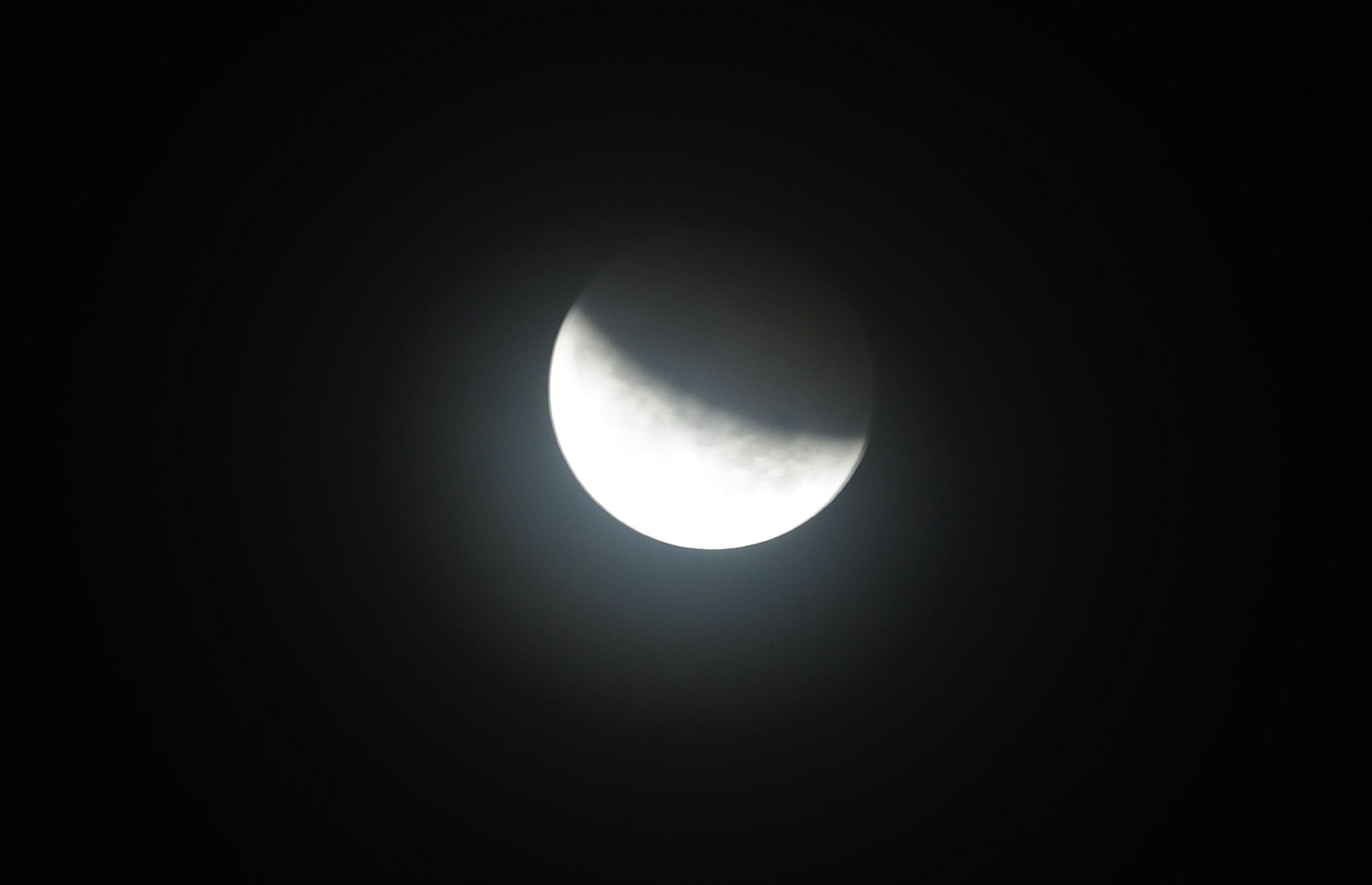El próximo eclipse lunar del año será uno parcial. EFE/EPA/ADI WEDA
