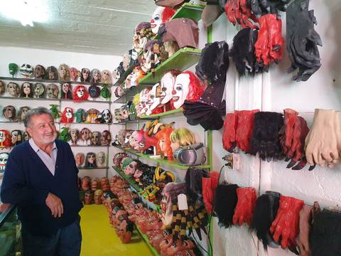 Vicente Paredes volvió después de dos años de pandemia con el negocio de las máscaras en Quito