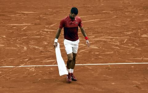 Lesión en rodilla deja fuera de Roland Garros al vigente campeón Novak Djokovic 