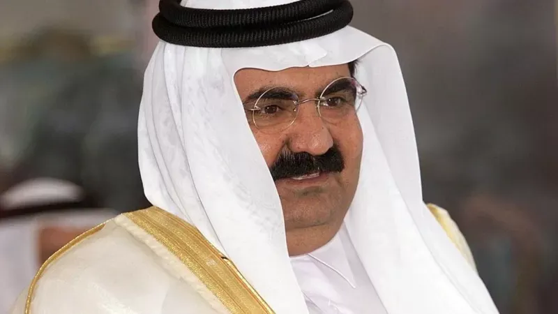 Expertos señalan la polémica llegada al poder de Hamad bin Khalifa al Thani como uno de los puntos de inflexión del espectacular crecimiento de la economía qatarí entre fines del siglo XX y comienzos del XXI. GETTY IMAGES