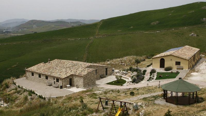 Esta villa que pertenecía a la mafia siciliana fue tomada por las autoridades y convertida en un hotel. AFP