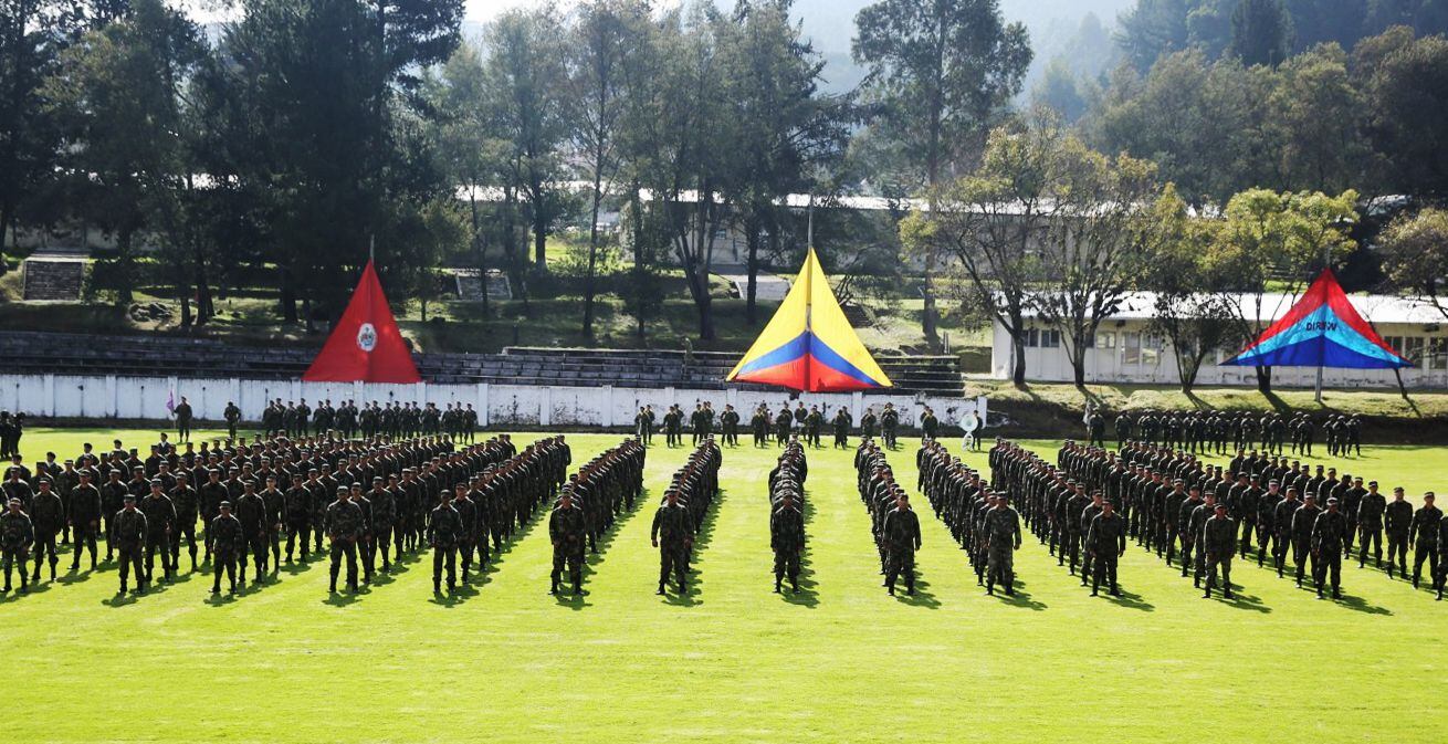 Unos 1.800 reservistas de las Fuerzas Armadas de Ecuador acudieron a los cuarteles militares para realizar un reentrenamiento de dos semanas, enfocado sobre todo en apoyar el operativo de seguridad durante la celebración del referéndum convocado por el Gobierno.