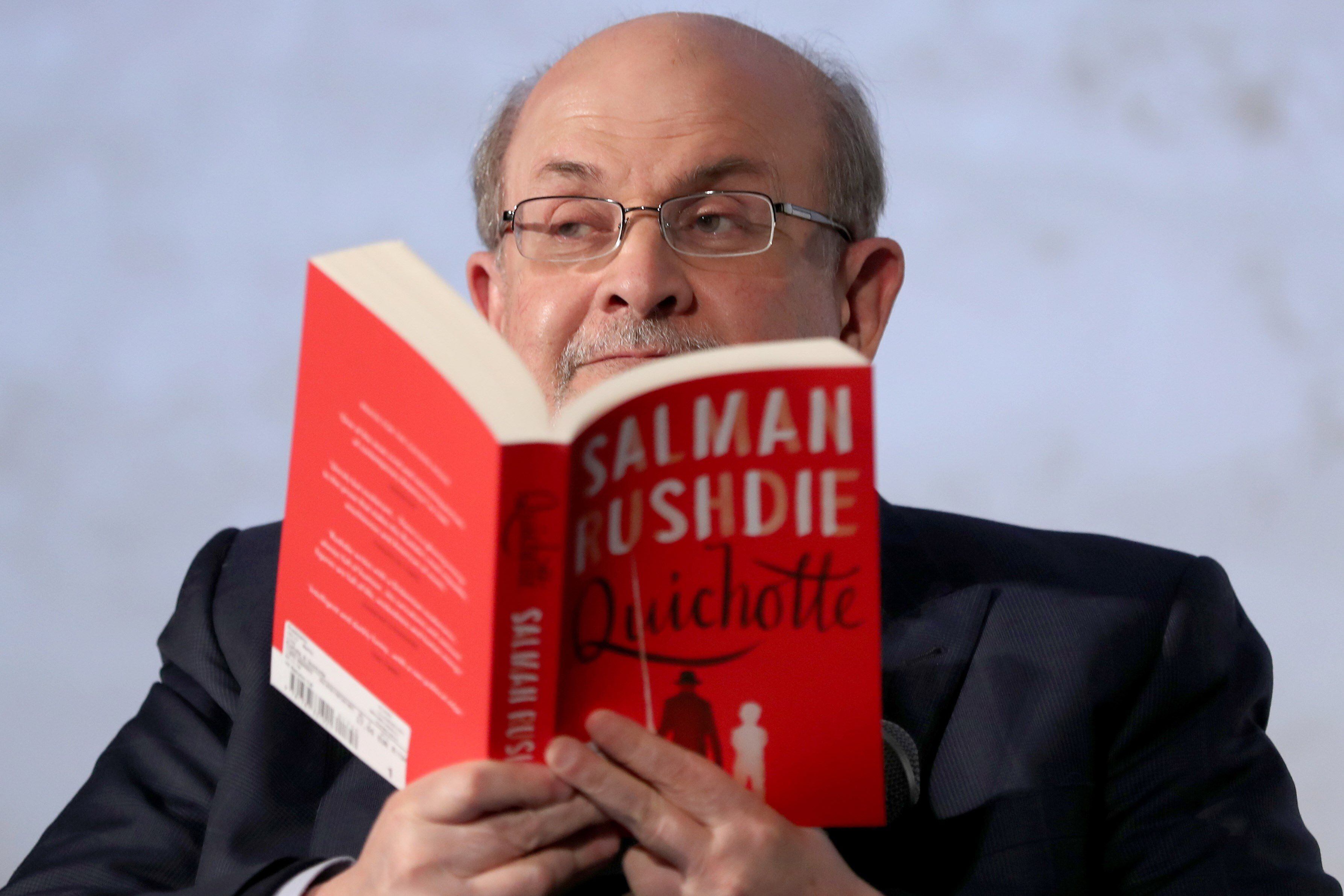 Fotografía de archivo, tomada en noviembre de 2019, en la que se registró al escritor indo-británico Salman Rushdie, en Berlín (Alemania) EFE/Hayoung Jeon 