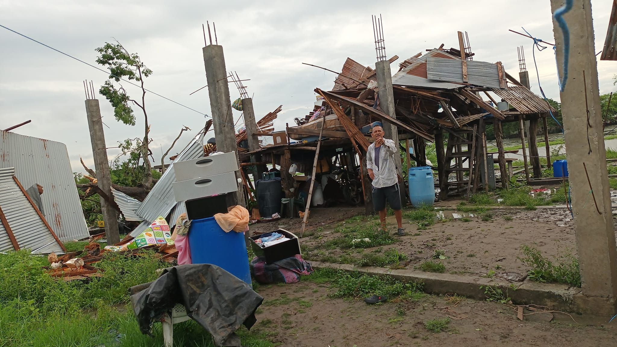 Un fuerte viento desprendió techos de viviendas en recinto de Daule