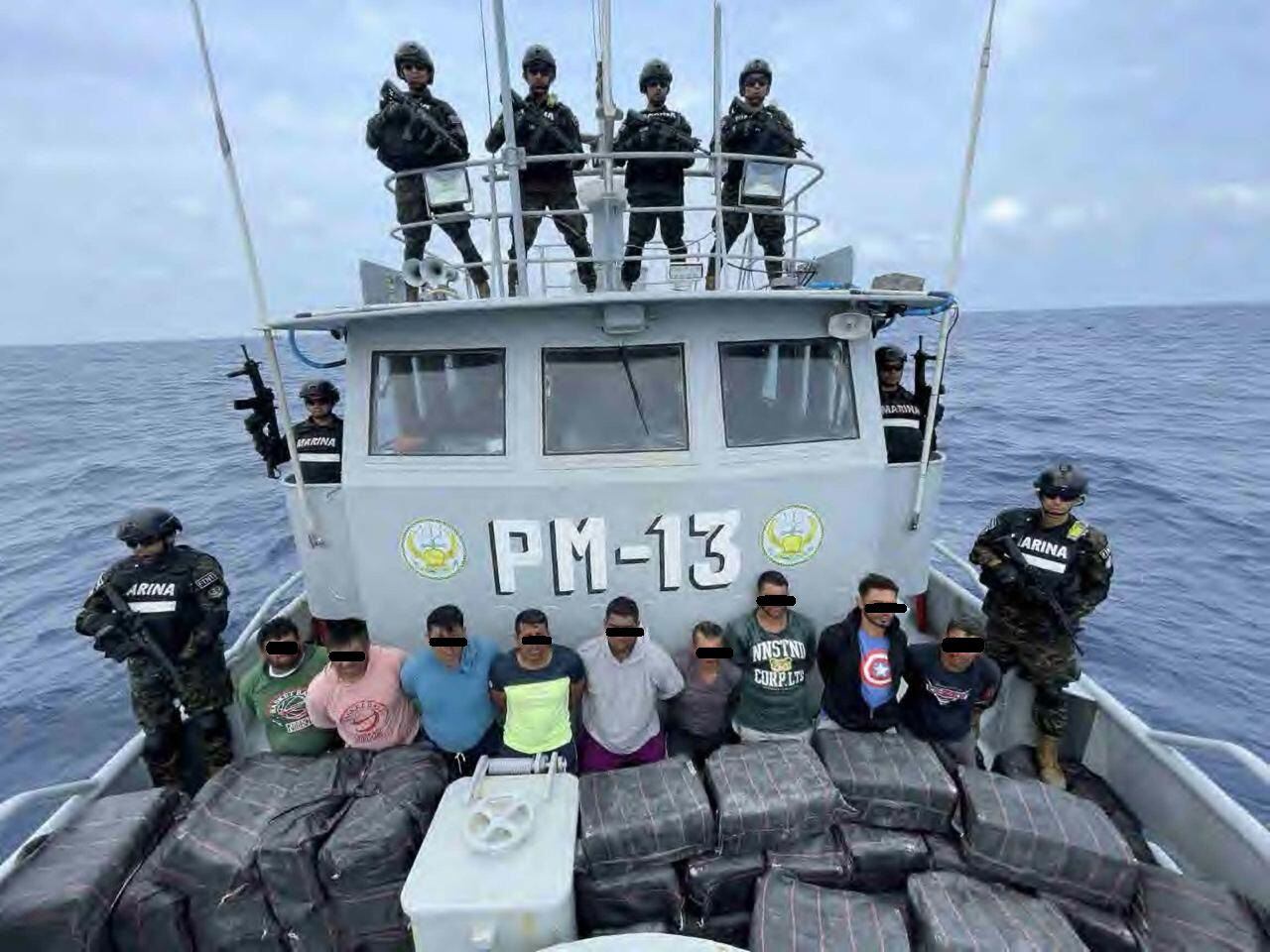 Grupo de ecuatorianos y guatemaltecos detenidos. Cortesía