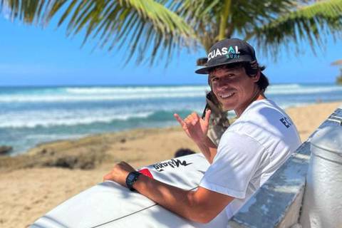 Falleció el surfista ecuatoriano Israel Barona en El Salvador