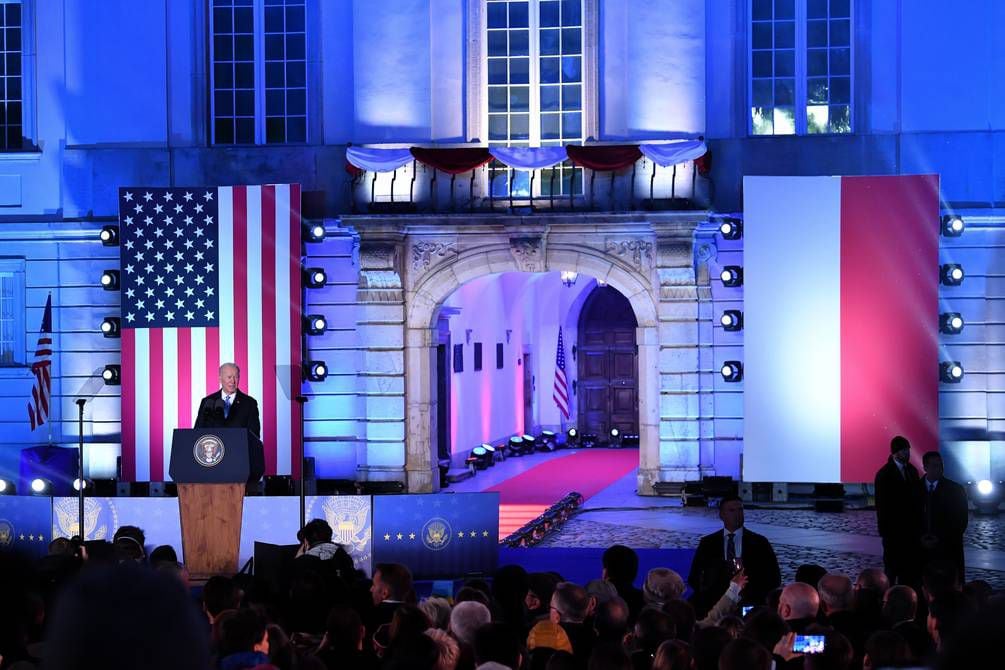 El presidente de Estados Unidos, Joe Biden, pronuncia un discurso en el Castillo Real de Varsovia, Polonia, el 26 de marzo de 2022.