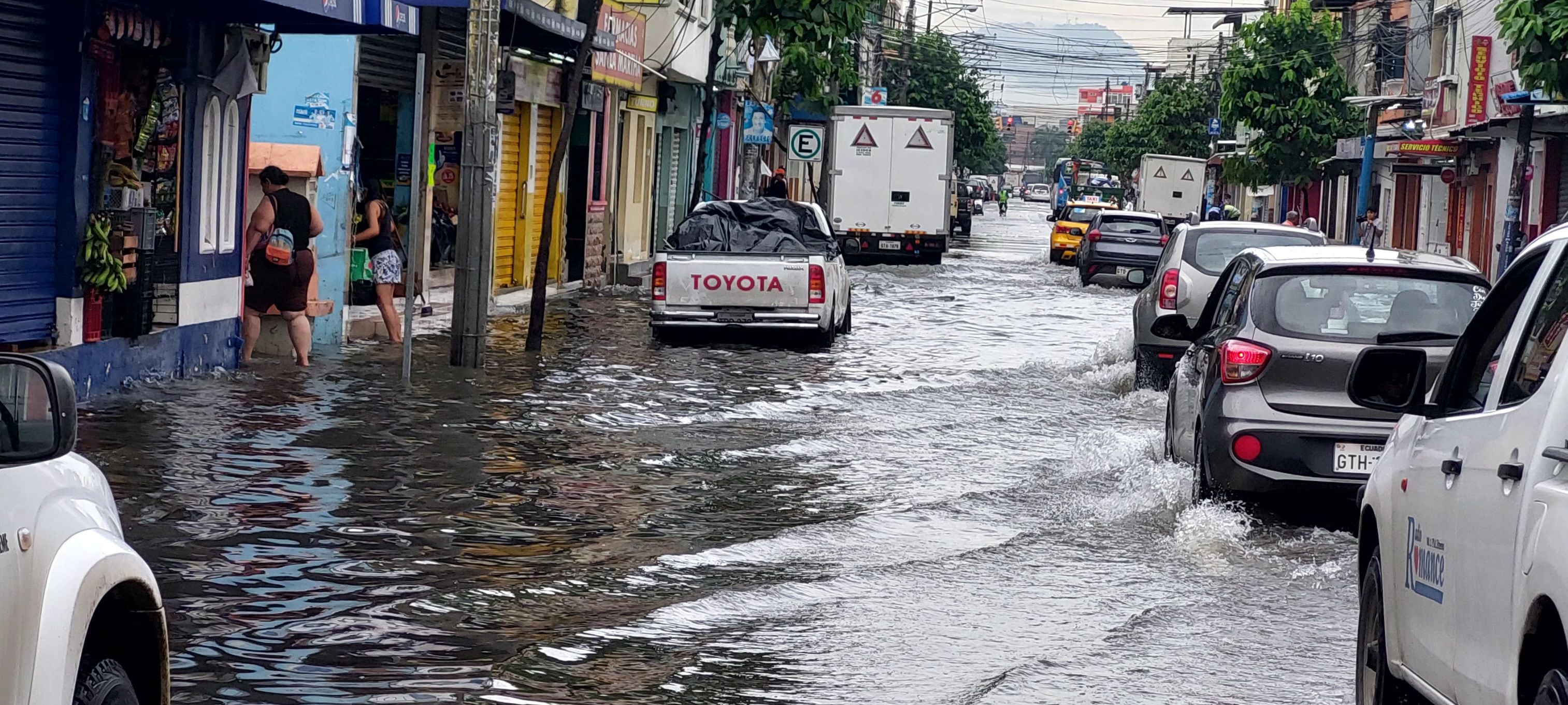 La intensa lluvia del miércoles  representó el 50 % de lo que regularmente cae en todo marzo en Guayaquil