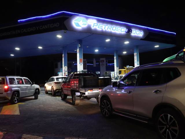 Ecuador reduce subsidios a la gasolina: controles se intensifican desde medianoche para evitar especulación