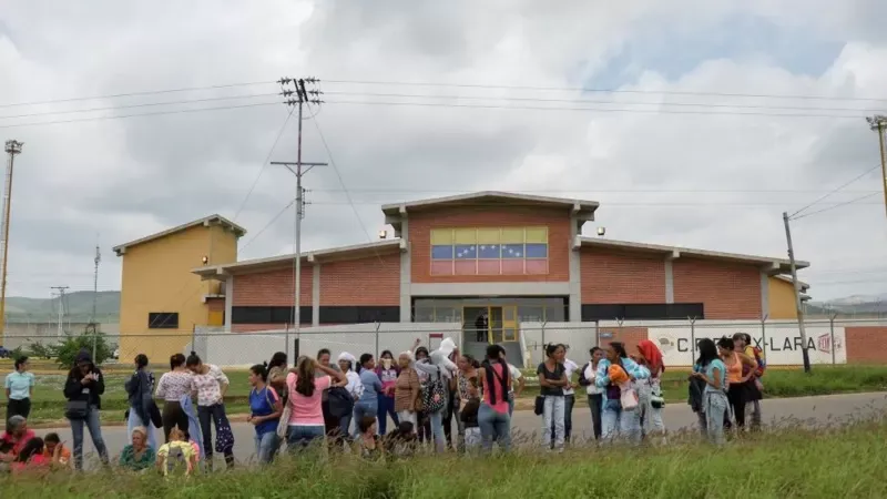 GETTY IMAGES Las cárceles venezolanas son controladas por los "pranes", un grupo de presos que tiene más poder que los directores de los centros o los militares que los controlan, según Luis Izquiel.