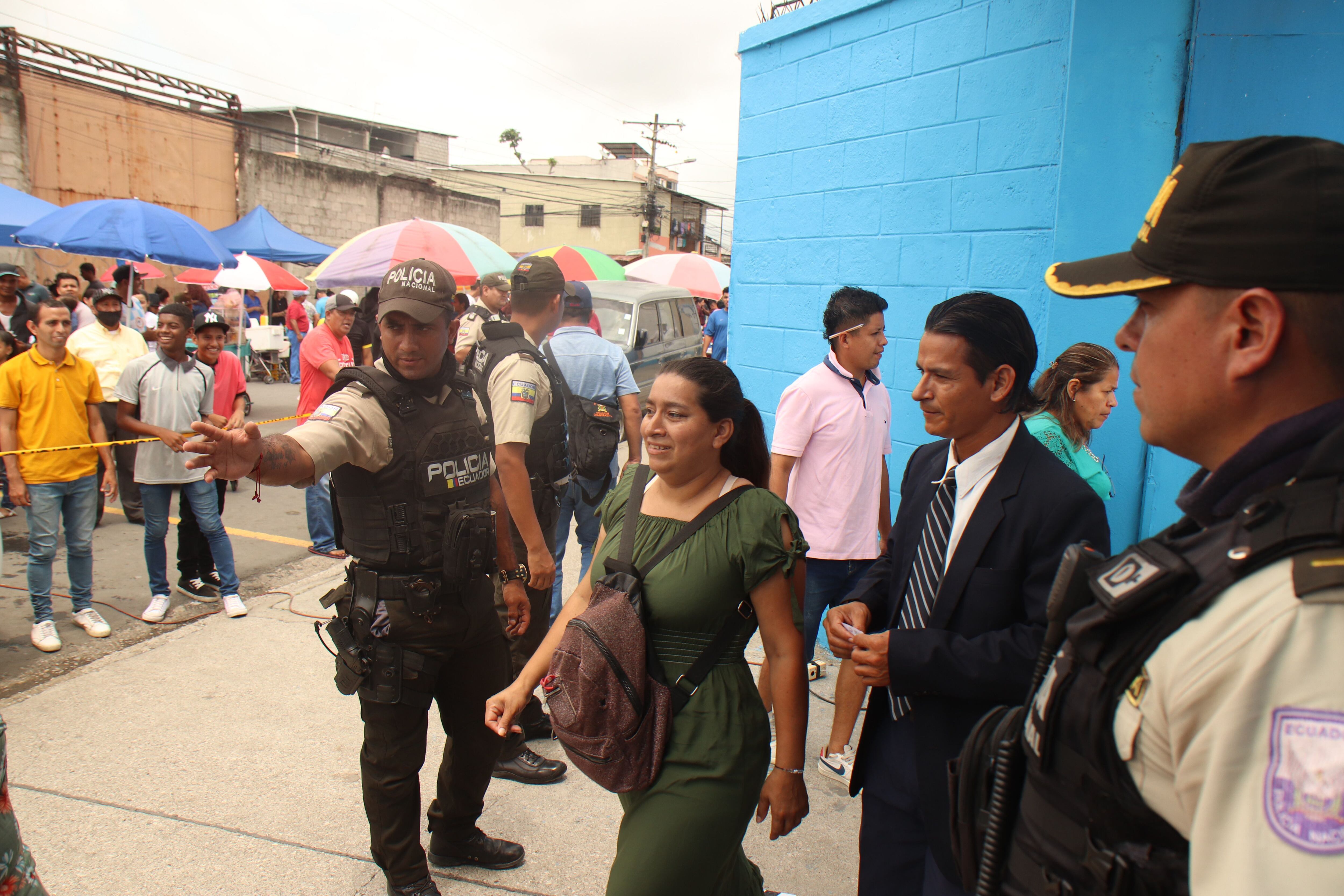 El distrito más violento de Guayaquil votó con seguridad, “que haya elecciones todos los días para tener policías patrullando”, pidieron ciudadanos