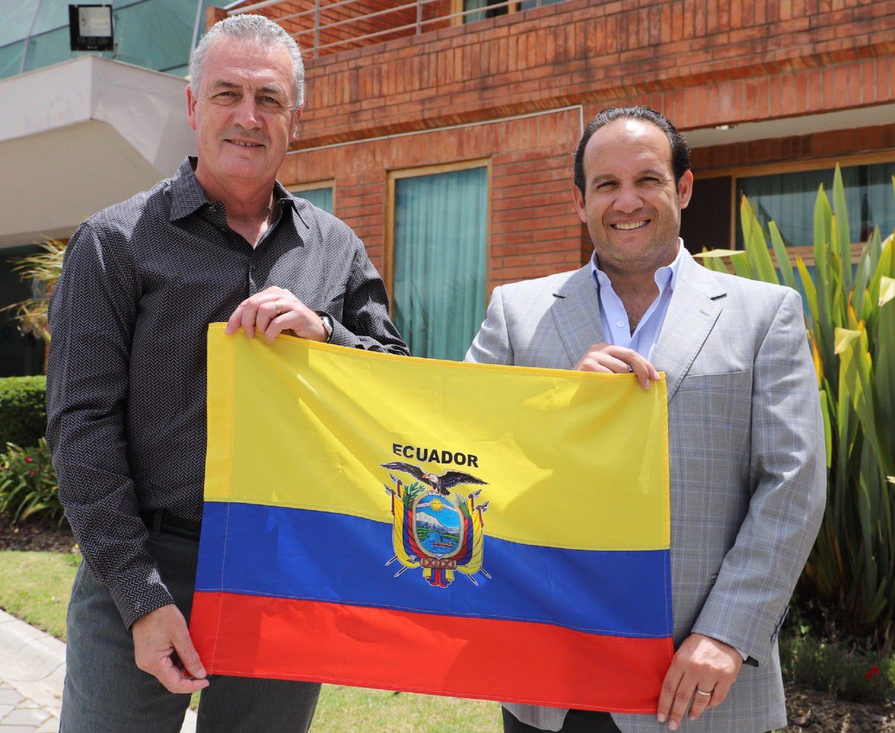 Presidente de FEF sale al paso de rumores que vinculan a Gustavo Alfaro con la selección de Colombia