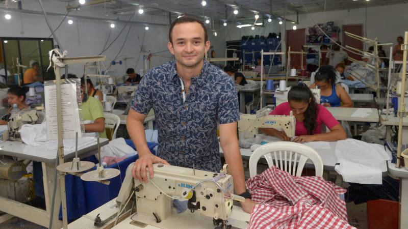 Alberto Mendoza creó su marca de ropa con saldos de fábrica | Economía |  Noticias | El Universo