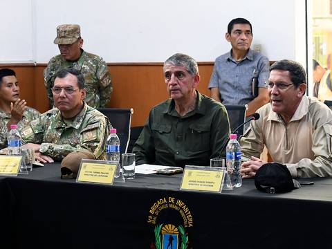 Perú declara emergencia en su frontera norte y auditará su material castrense que pudo haberse usado en ataques en Ecuador