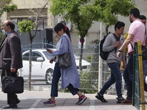 Expertos de ONU piden investigación por muerte de joven iraní por no usar velo islámico