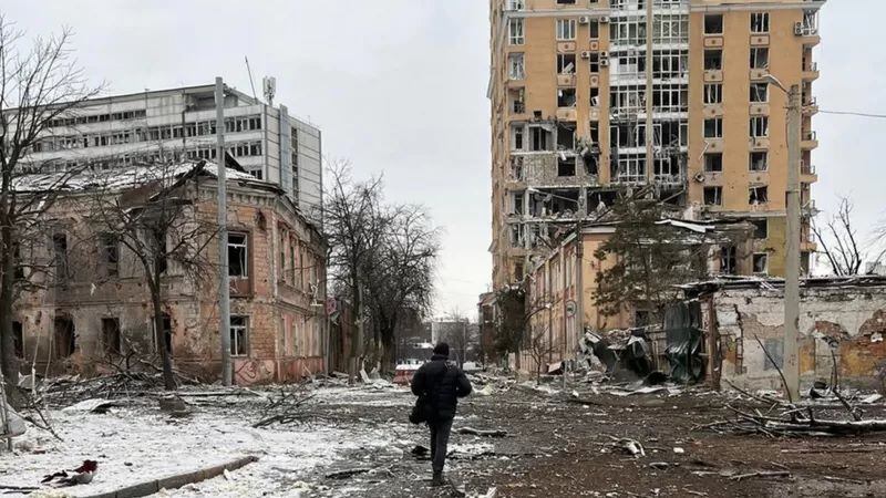 “Si Járkiv cae, Ucrania cae”: la BBC en el frente de batalla con las tropas ucranianas