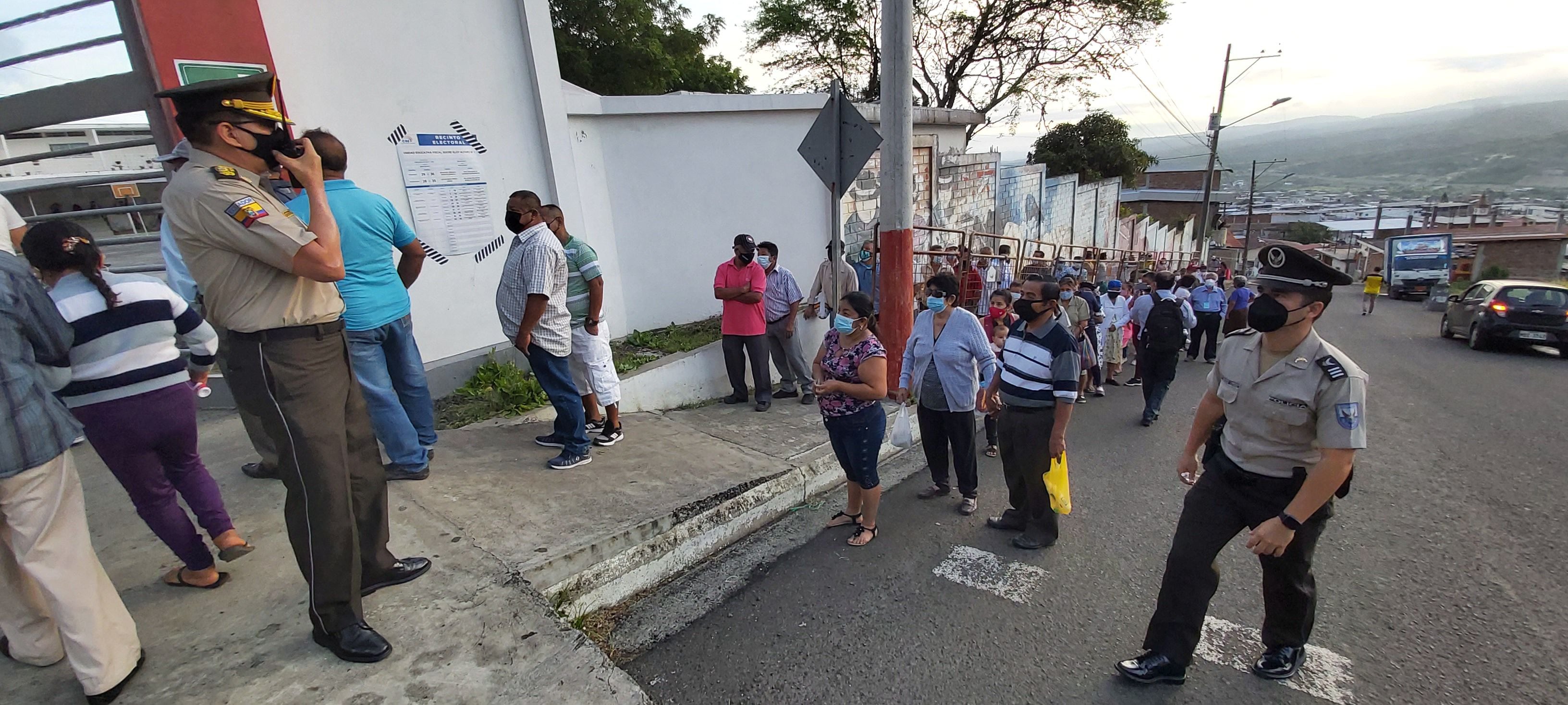 Se inician votaciones en Manabí, expectantes tras alerta de presunta intención de falso sufragio