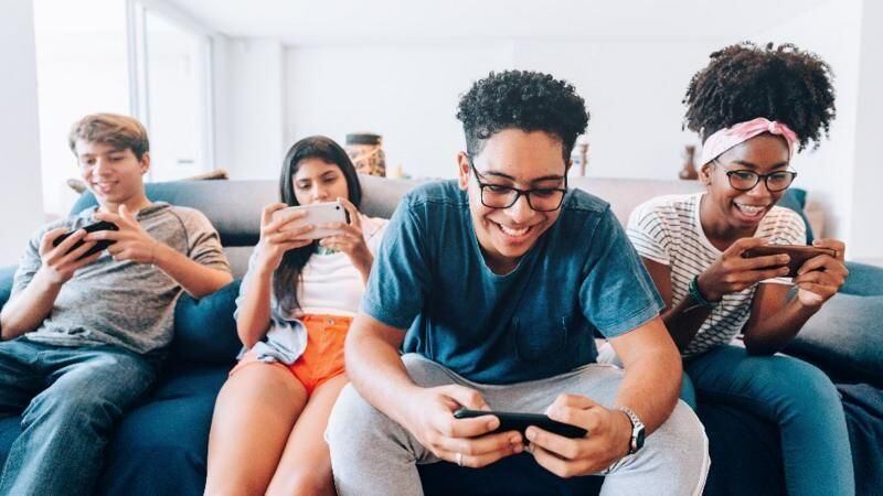 "El consumo pasivo de redes sociales nos hace sentir peor y los adolescentes son particularmente vulnerables a esto". GETTY IMAGES