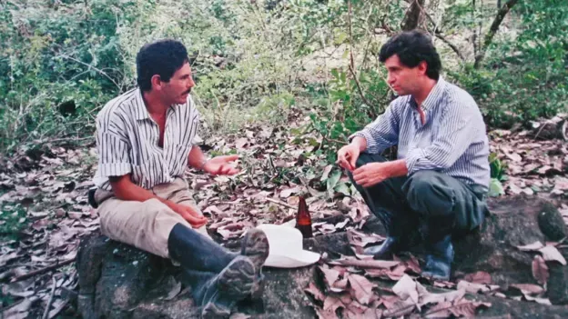 Dos históricos del M-19: Rafael Pardo y Carlos Pizarro, quien fue asesinado más tarde durante las conversaciones de paz.
