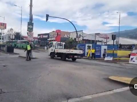 En varios sectores de Quito no funcionan los semáforos por la falta de luz 