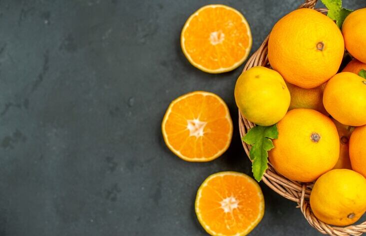 El batido de naranja y mandarina ayuda a reducir el estrés oxidativo del organismo | Foto: Freepik