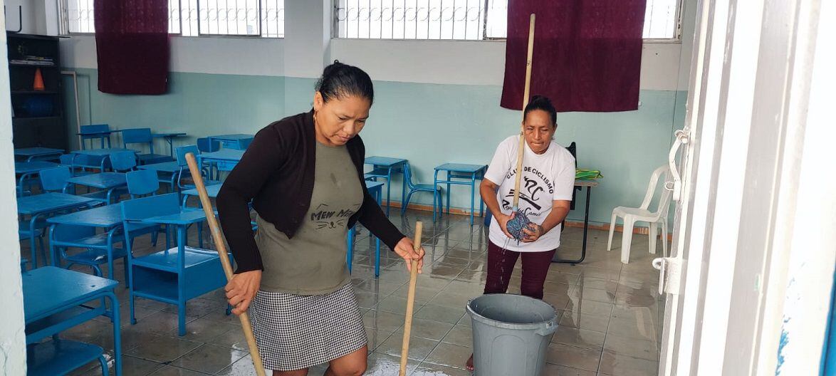 Siete planteles de Santa Elena se acogen a modalidad virtual por inundaciones en esta provincia 