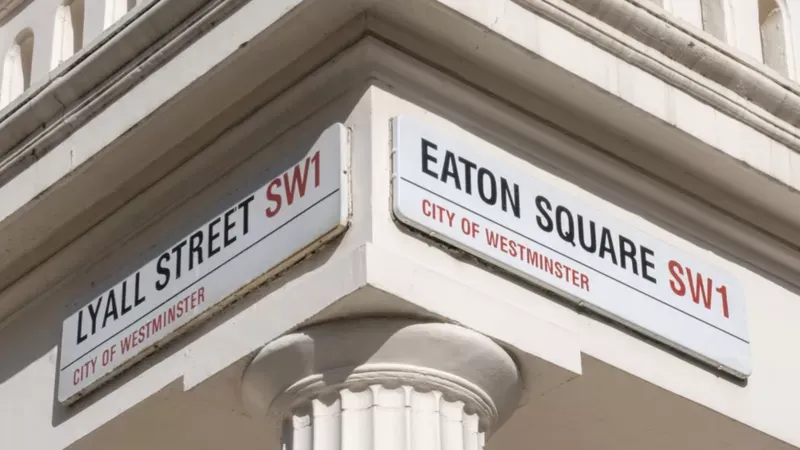 Eaton Square, en el centro de Londres, ha sido apodada "Plaza Roja" por la cantidad de rusos que han comprado propiedades allí. Getty Images