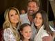 Geraldine Bazán y Gabriel Soto vuelven a posar juntos en una foto familiar con motivo de la comunión de su hija menor, Alexa Miranda, y no lo hacían desde 2019