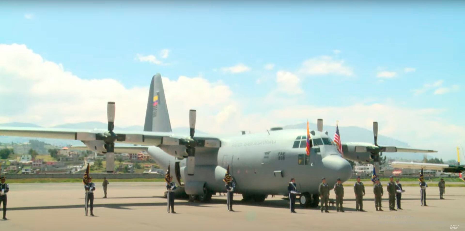El avión Hércules C-130-H entregado por  Estados Unidos a Ecuador está valorado en $ 12 millones. Foto Cortesía