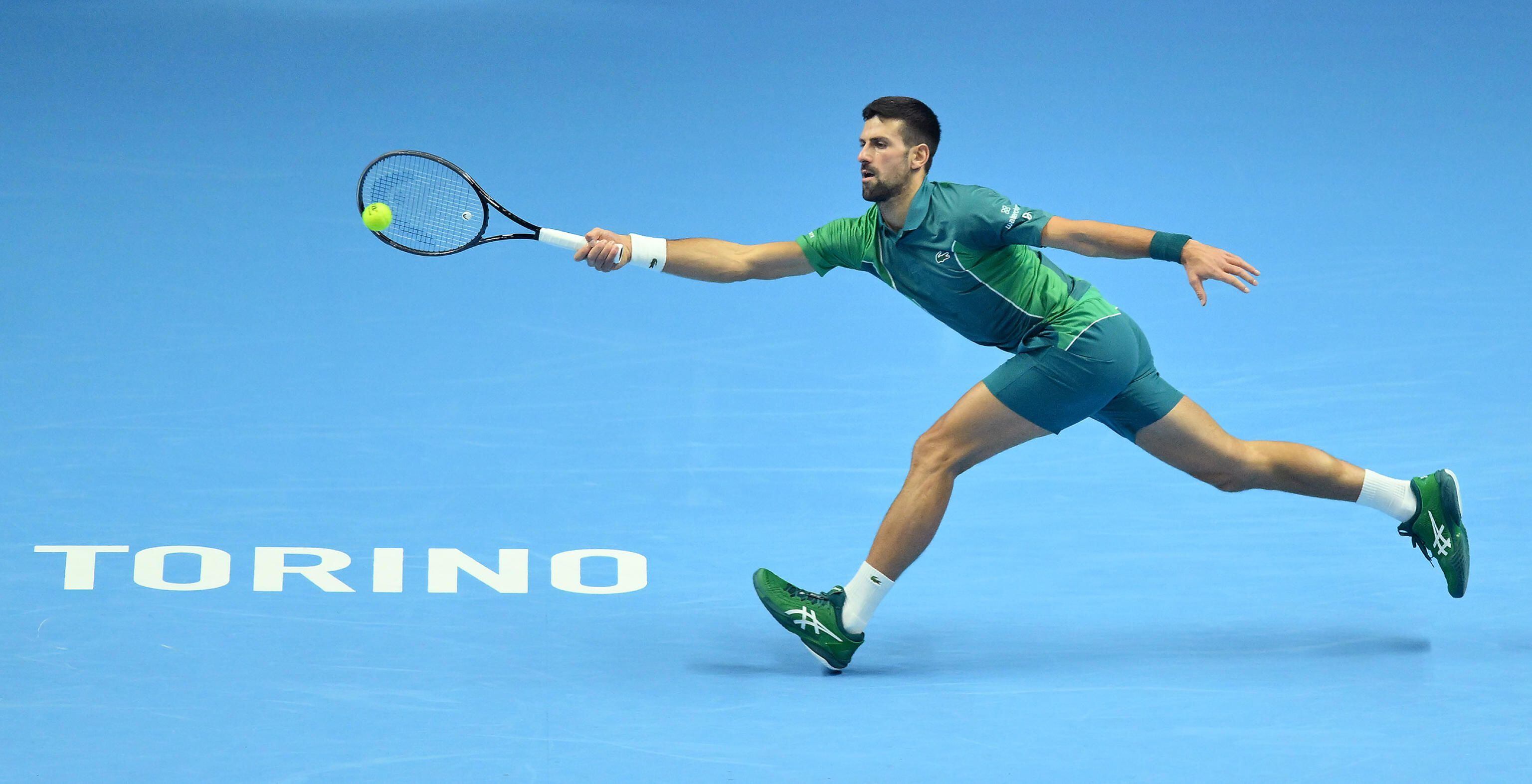 Djokovic bate Sinner, se garante na final e mira 8º título em Wimbledon