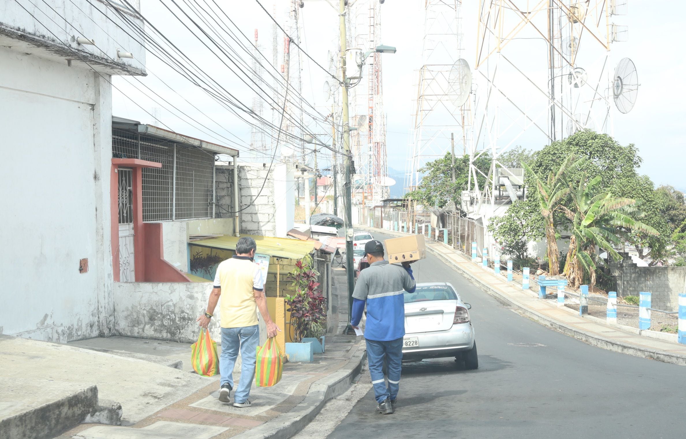 ‘Los ladrones nos llevan en peso, queremos salir corriendo de aquí': temor agobia a moradores del cerro del Carmen por constantes robos 