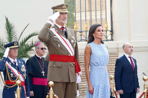 ¡Brazos de reina en 5 minutos! El ejercicio secreto de Letizia para tonificar las “alas de murciélago”