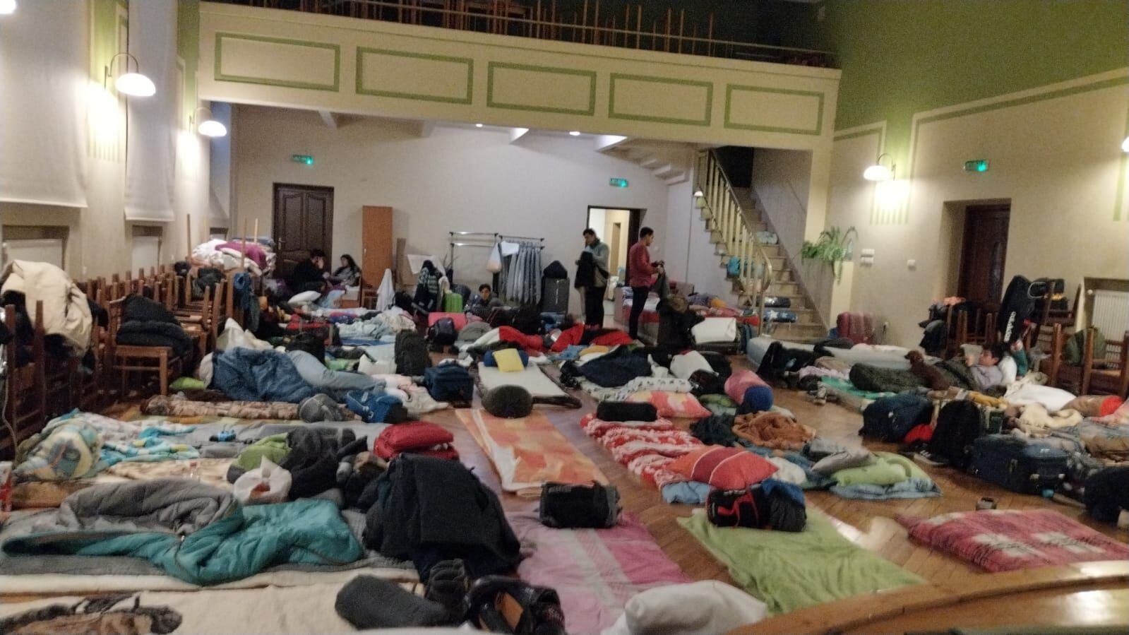 Ecuatorianos en un albergue en Polonia. Foto: Cortesía. 