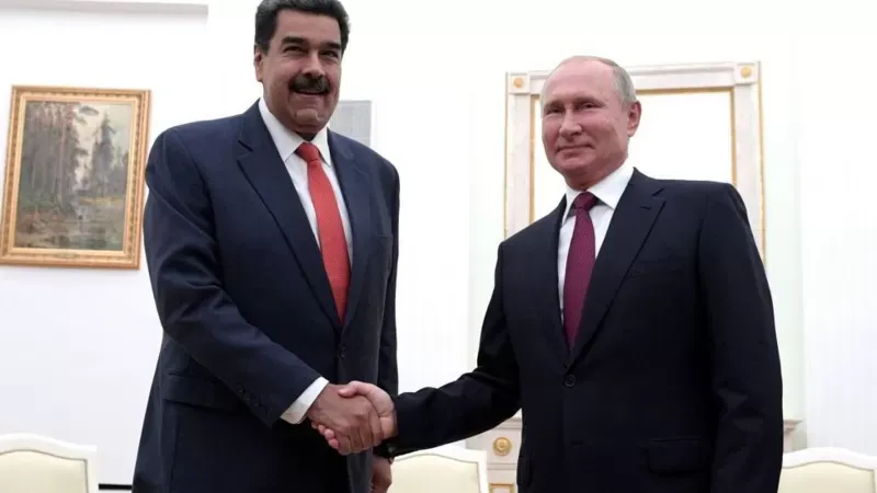 El presidente venezolano Nicolás Maduro ha establecido una relación estrecha con el mandatario ruso Vladimir Putin. Getty Images.