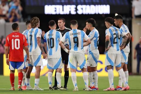 Indignación en Chile por el arbitraje de Andrés Matonte en la derrota de la Roja ante Argentina