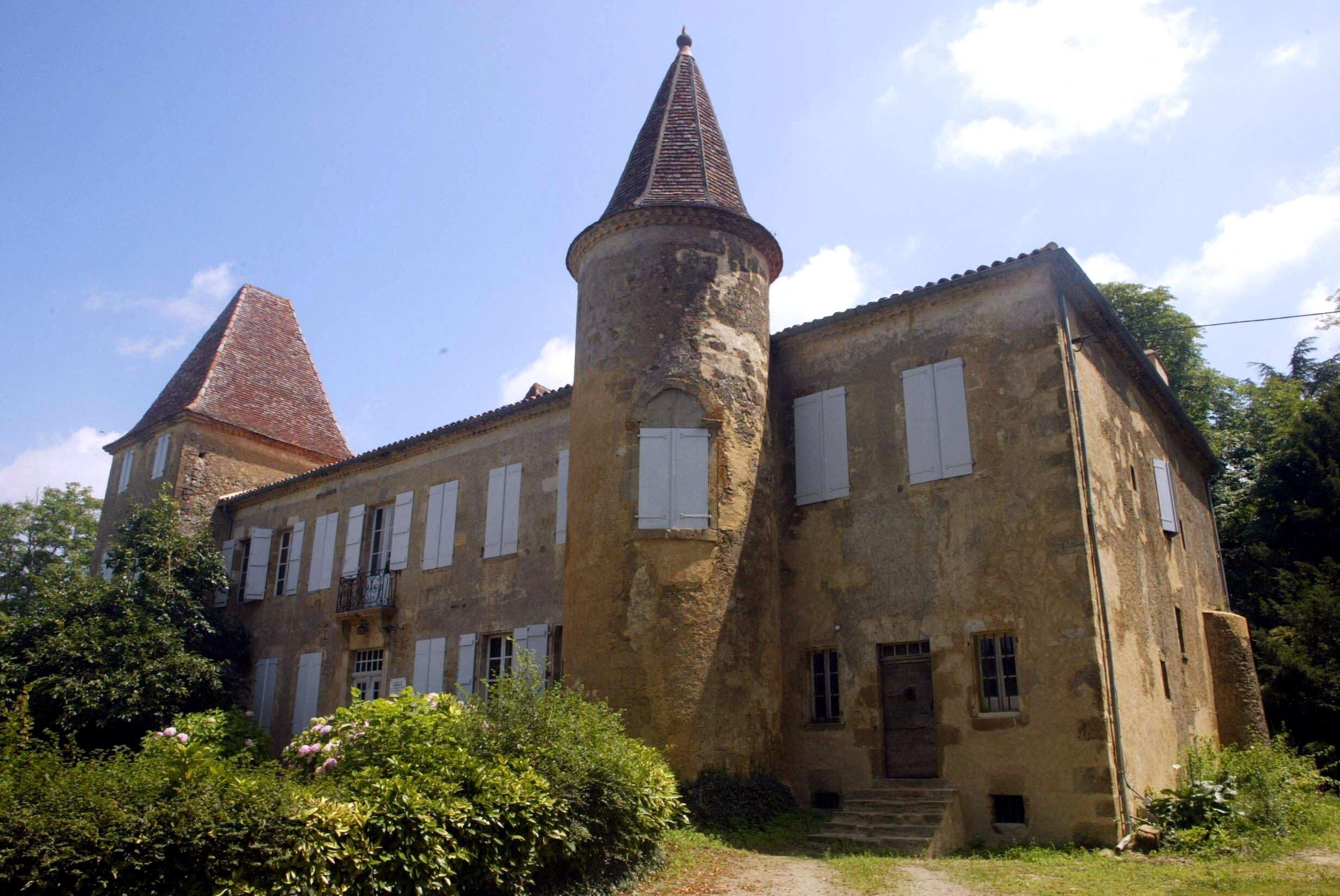 (FILES) A July 17 2002 view of the Chateau de Castelmore, in the village of Lupiac. The future of the Ch�teau de d'Artagnan in Lupiac, Gers, is at the heart of a duel between a private buyer and local authorities worried about losing a property they dream of transforming into a tourist and cultural attraction. (Photo by Nathalie SAINT-AFFRE / AFP)