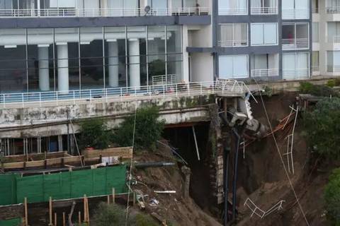 Los edificios de lujo que están en peligro de colapso en la costa de Chile por el aumento de los socavones