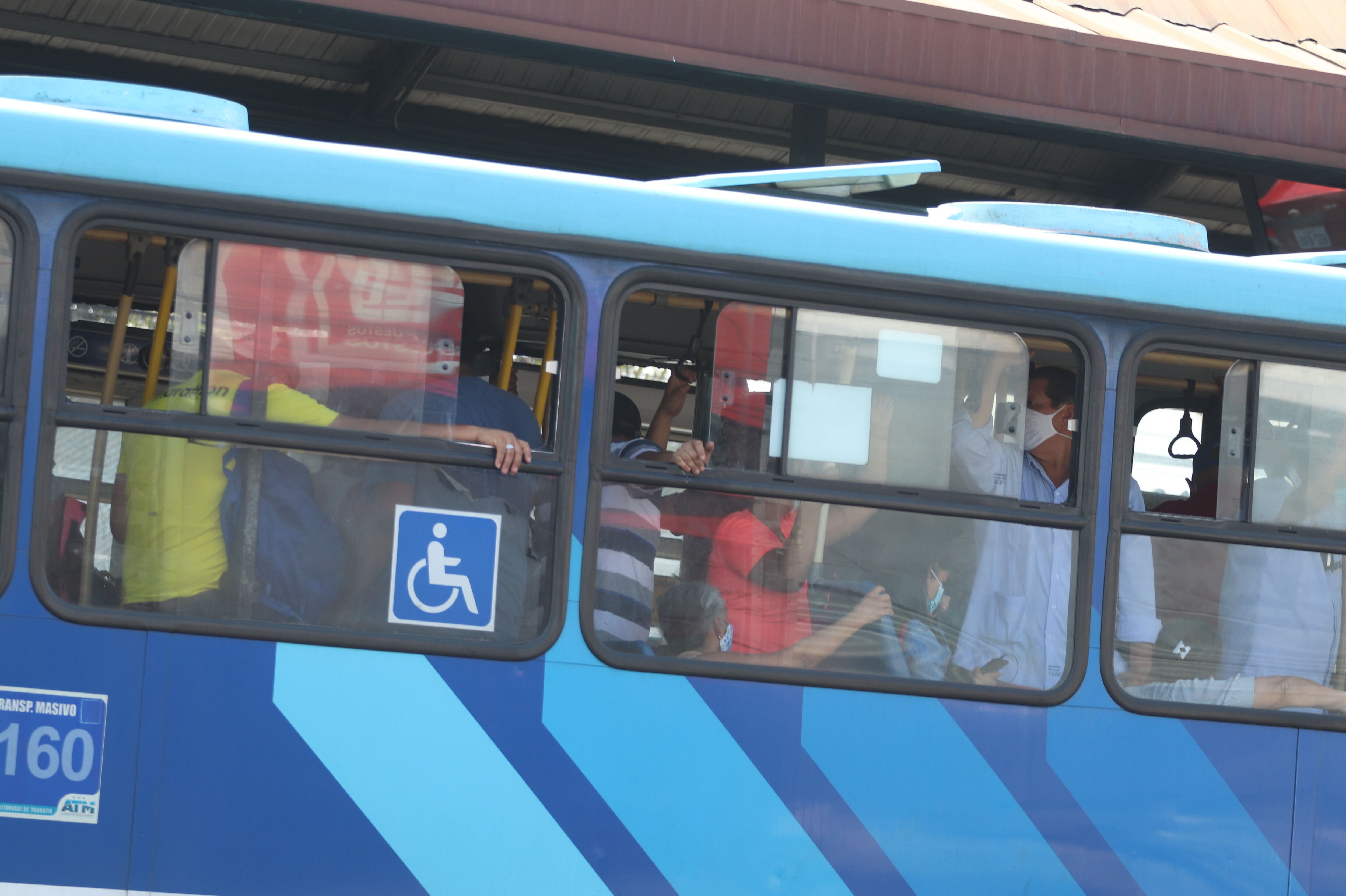 Son 122’588.244 los pasajeros que ha perdido o ha dejado de movilizar la Metrovía desde el inicio de la pandemia en el 2020, en comparación con los usuarios que tenía en el 2019. Foto: Ronald  Cedeño