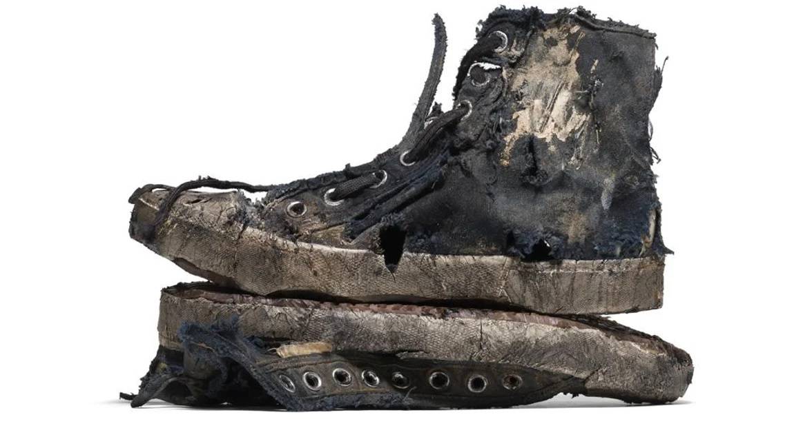 El último grito de la moda! Balenciaga vende zapatos deportivos 'destruidos' a $1,850 el par | Compras Entretenimiento El Universo